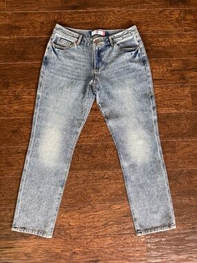 CAbi Harlow Jeans Style #1207 Frost Wash Size 6 Boyfriend Straight Mid Rise EUC